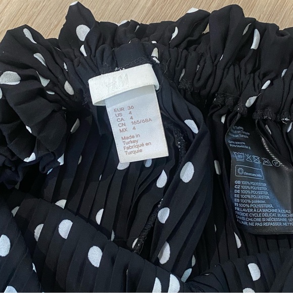 Pleated Polka Dot Shorts - Picture 3 of 5